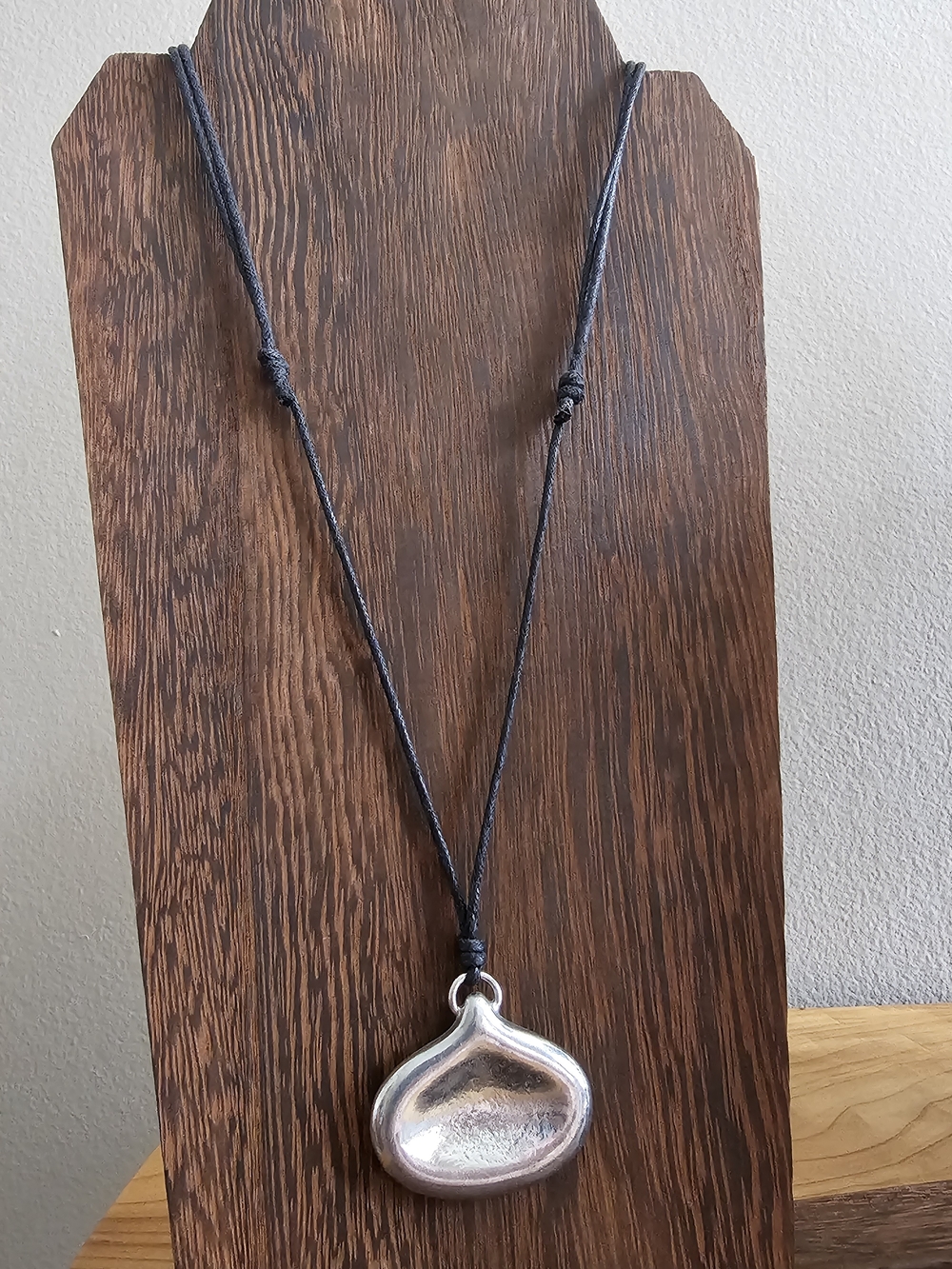 Adjustable Teardrop Pendant Necklace - Picture 3 of 3
